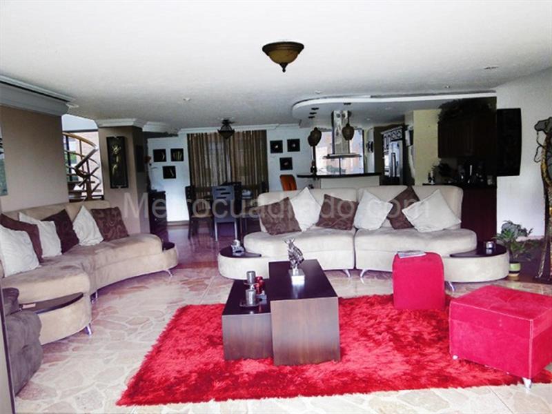 Family-Style 3BR Apartment with Jacuzzi in El Poblado - 3