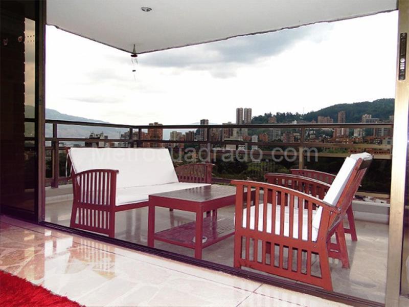 Family-Style 3BR Apartment with Jacuzzi in El Poblado - 5