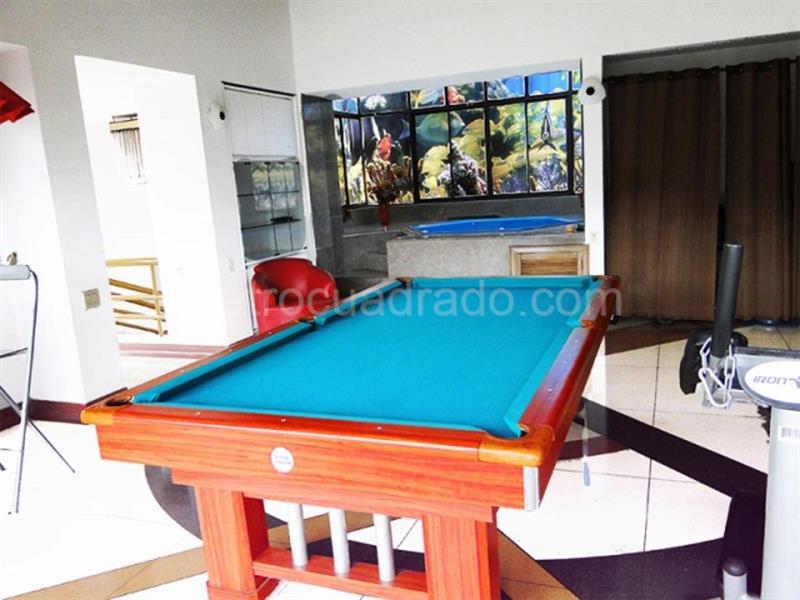 Family-Style 3BR Apartment with Jacuzzi in El Poblado - 8