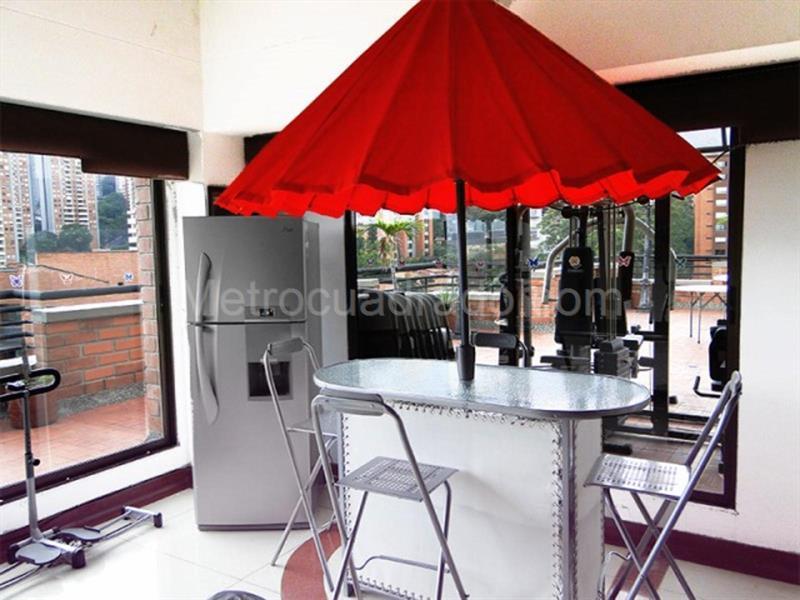 Family-Style 3BR Apartment with Jacuzzi in El Poblado - 9