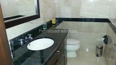 Casa de 4 alcobas en venta en El Poblado, Medellín, 395 m² · foto 15 de 20