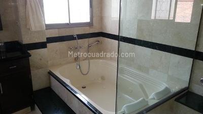 Casa de 4 alcobas en venta en El Poblado, Medellín, 395 m² · foto 16 de 20