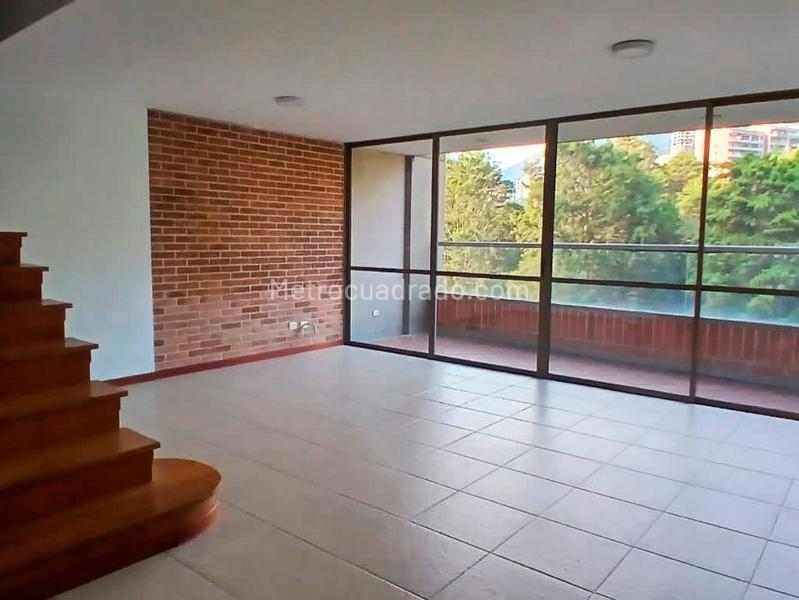 Spacious 3BR Apartment with Green Areas in El Poblado