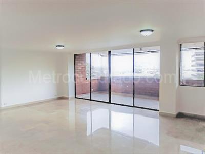 Apartamento en arriendo en El Poblado, Medellín · foto 2 de 19