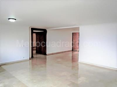 Apartamento en arriendo en El Poblado, Medellín · foto 3 de 19