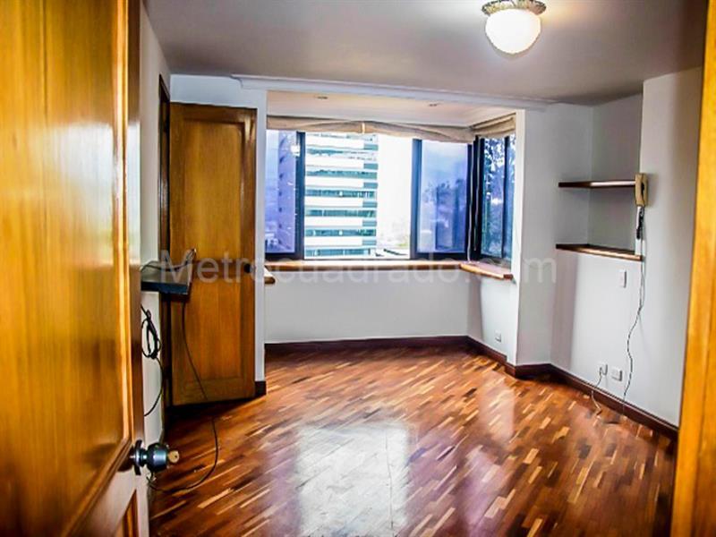Apartamento de 4 Alcobas con Balcón en El Poblado (Castropol) - 9