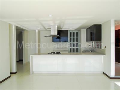 Apartamento de 3 alcobas en venta en El Poblado, Medellín, 135 m² · foto 8 de 18