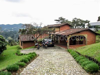 Casa de 3 alcobas en venta en Via Las Palmas, Envigado, 320 m² · foto 15 de 16