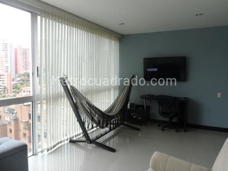 2BR Apartment in Closed Unit near Santa Fe & Oviedo (El Poblado) - 3