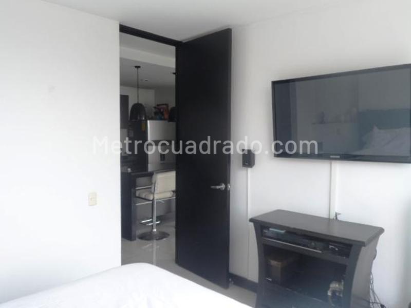 2BR Apartment in Closed Unit near Santa Fe & Oviedo (El Poblado) - 8