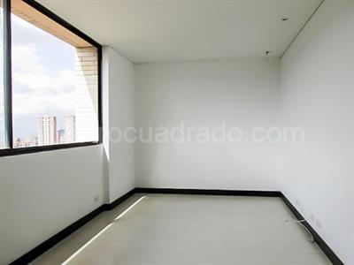 Apartamento de 3 alcobas en arriendo en El Poblado, Medellín, 183 m² · foto 12 de 20
