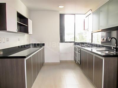 Apartamento de 3 alcobas en arriendo en El Poblado, Medellín, 183 m² · foto 4 de 20