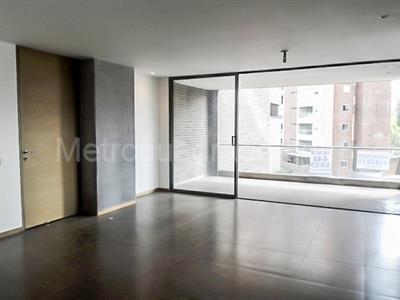 Apartamento en venta en El Poblado, Medellín · foto 2 de 18