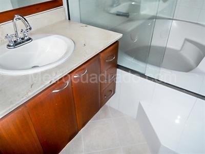 Casa de 4 alcobas en venta en El Poblado, Medellín, 244 m² · foto 11 de 17