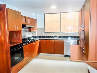 Casa de 4 alcobas en venta en El Poblado, Medellín, 244 m² · foto 12 de 17