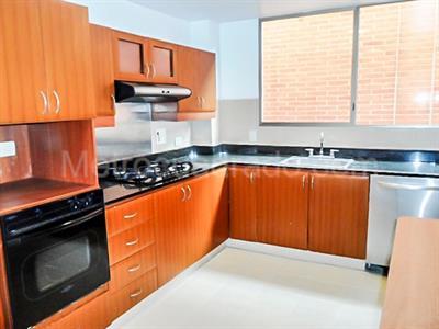 Casa de 4 alcobas en venta en El Poblado, Medellín, 244 m² · foto 13 de 17
