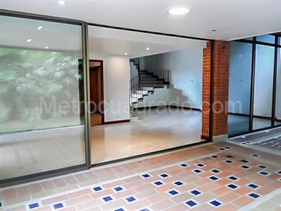 Casa de 4 alcobas en venta en El Poblado, Medellín, 244 m² · foto 14 de 17