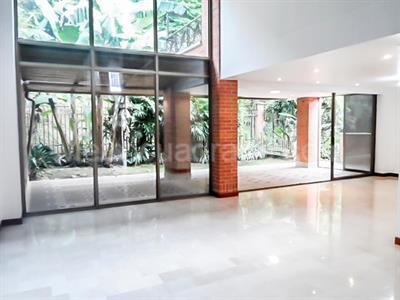 Casa de 4 alcobas en venta en El Poblado, Medellín, 244 m² · foto 2 de 17