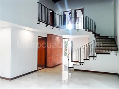 Casa de 4 alcobas en venta en El Poblado, Medellín, 244 m² · foto 3 de 17