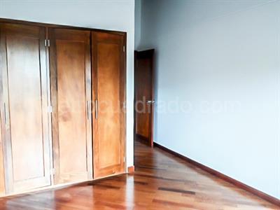 Casa de 4 alcobas en venta en El Poblado, Medellín, 244 m² · foto 8 de 17