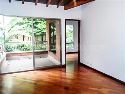 Casa de 4 alcobas en venta en El Poblado, Medellín, 244 m² · foto 9 de 17