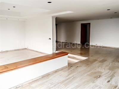 Apartamento de 3 alcobas en arriendo en El Poblado, Medellín, 490 m² · foto 3 de 18