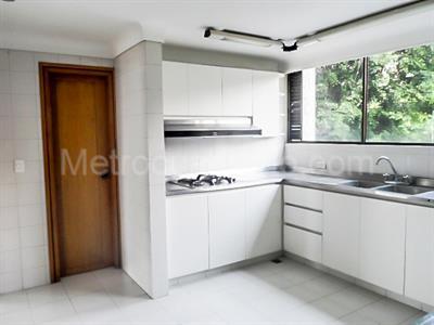Apartamento de 3 alcobas en arriendo en El Poblado, Medellín, 490 m² · foto 5 de 18