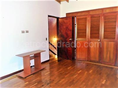 Casa de 4 alcobas en venta en El Poblado, Medellín, 285 m² · foto 9 de 14