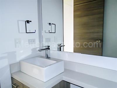 Apartamento de 2 alcobas en venta en El Poblado Castropol, Medellín, 90 m² · foto 14 de 16