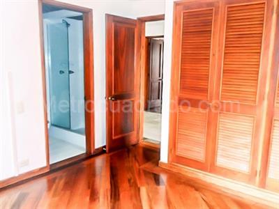 Apartamento de 3 alcobas en venta en El Poblado, Medellín, 220 m² · foto 11 de 18