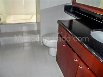 Apartamento de 3 alcobas en venta en El Poblado, Medellín, 220 m² · foto 14 de 18