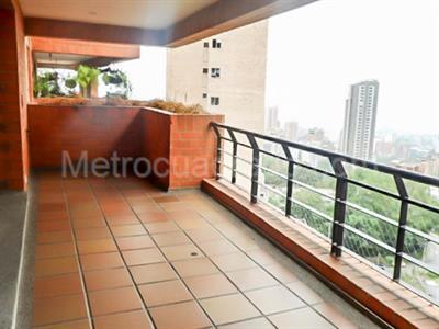 Apartamento de 3 alcobas en venta en El Poblado, Medellín, 220 m² · foto 16 de 18