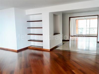 Apartamento de 3 alcobas en venta en El Poblado, Medellín, 220 m² · foto 3 de 18