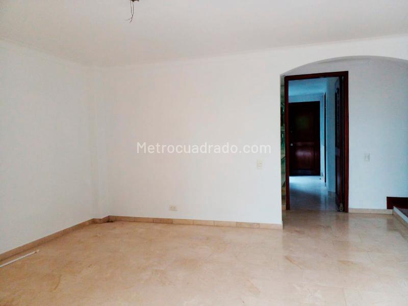 Spacious 4BR House with 5 Baths in El Poblado - 4
