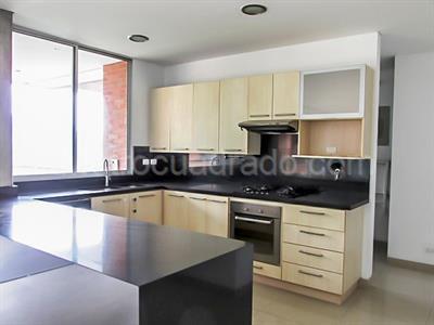 Apartamento de 3 alcobas en venta en El Poblado, Medellín, 210 m² · foto 4 de 20