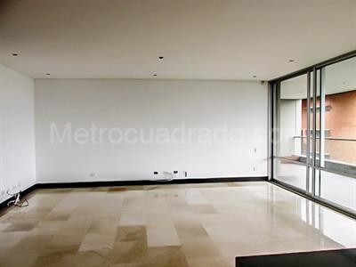 Apartamento de 3 alcobas en venta en El Poblado, Medellín, 210 m² · foto 2 de 20