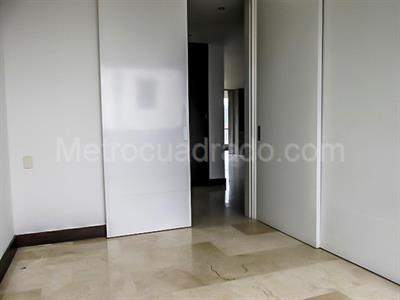 Apartamento de 3 alcobas en venta en El Poblado, Medellín, 210 m² · foto 8 de 20