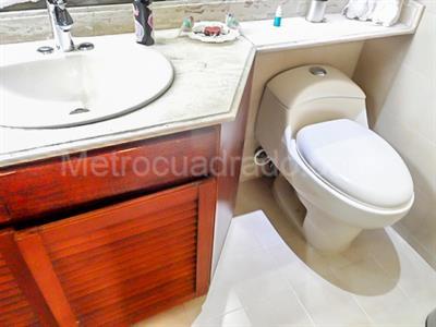 Apartamento de 3 alcobas en venta en El Poblado, Medellín, 250 m² · foto 16 de 19