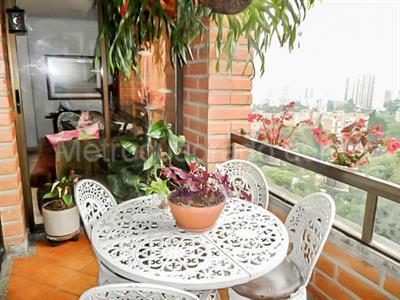 Apartamento de 3 alcobas en venta en El Poblado, Medellín, 250 m² · foto 18 de 19
