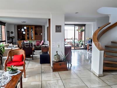 Apartamento de 3 alcobas en venta en El Poblado, Medellín, 250 m² · foto 3 de 19