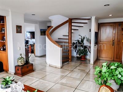 Apartamento de 3 alcobas en venta en El Poblado, Medellín, 250 m² · foto 2 de 19
