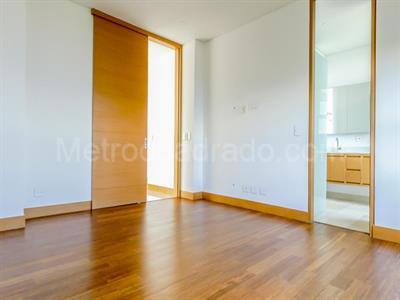 Apartamento de 3 alcobas en arriendo en El Poblado, Medellín, 296 m² · foto 13 de 20
