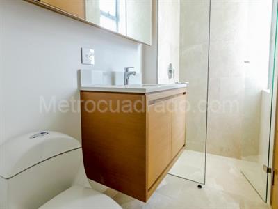 Apartamento de 3 alcobas en arriendo en El Poblado, Medellín, 296 m² · foto 16 de 20