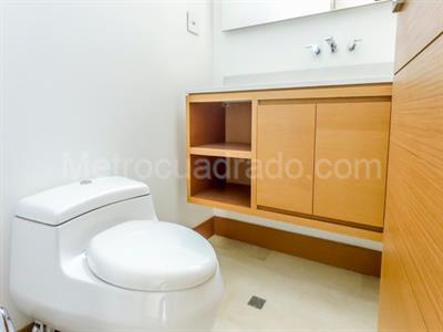 Apartamento de 3 alcobas en arriendo en El Poblado, Medellín, 296 m² · foto 17 de 20