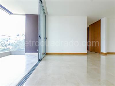 Apartamento de 3 alcobas en arriendo en El Poblado, Medellín, 296 m² · foto 3 de 20