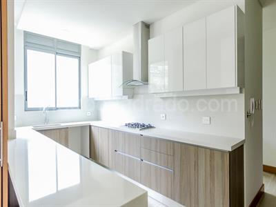 Apartamento de 3 alcobas en arriendo en El Poblado, Medellín, 296 m² · foto 6 de 20