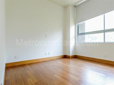 Apartamento de 3 alcobas en arriendo en El Poblado, Medellín, 296 m² · foto 9 de 20