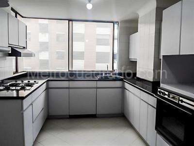Apartamento en venta en El Poblado, Medellín · foto 4 de 19