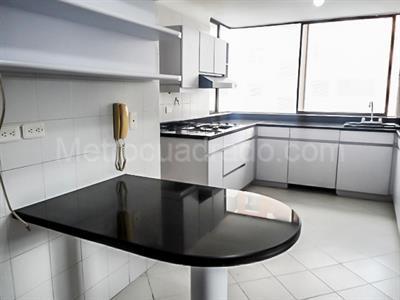 Apartamento en venta en El Poblado, Medellín · foto 6 de 19
