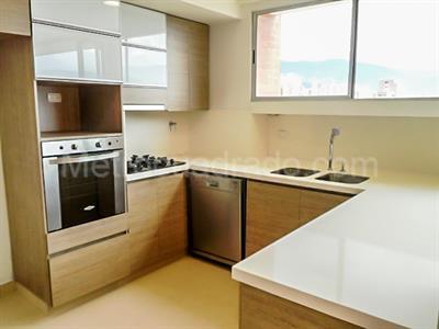 Apartamento de 3 alcobas en venta en El Poblado, Medellín, 125 m² · foto 3 de 19